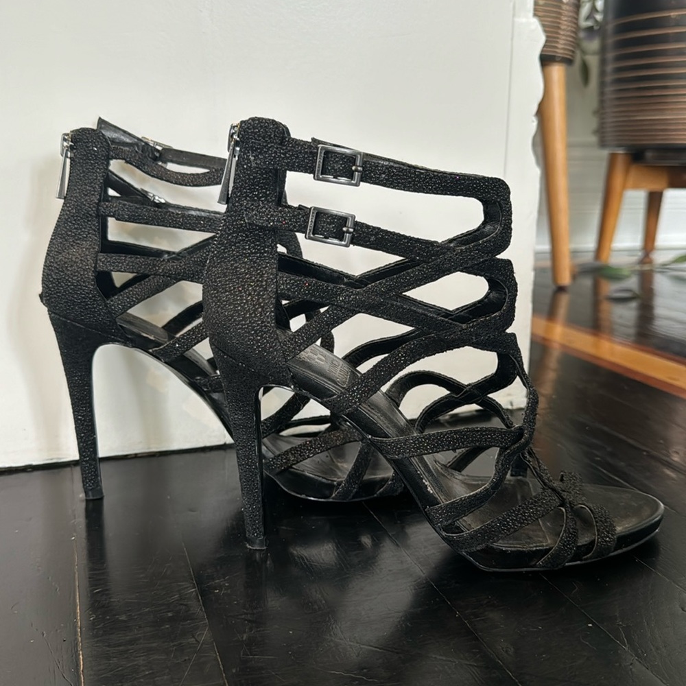 I’m selling a designer heel from Vince Camuto.